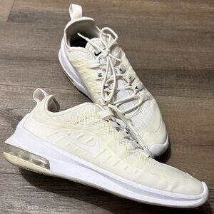 Nike Air Max Axis Size 9